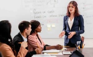 A teacher teaching to her students, effective teaching methods