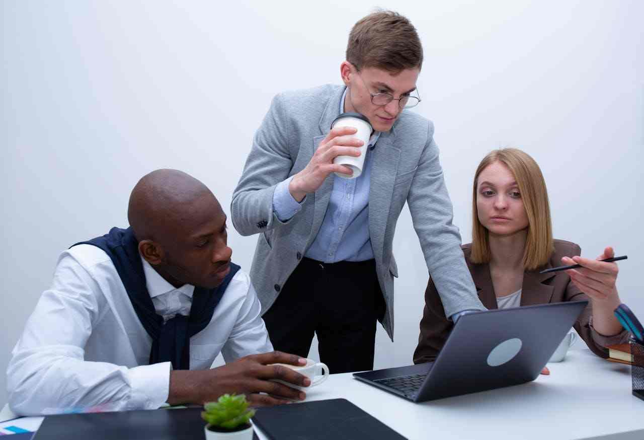 Maintaining professionalism , how to deal with idiots and jerks at work